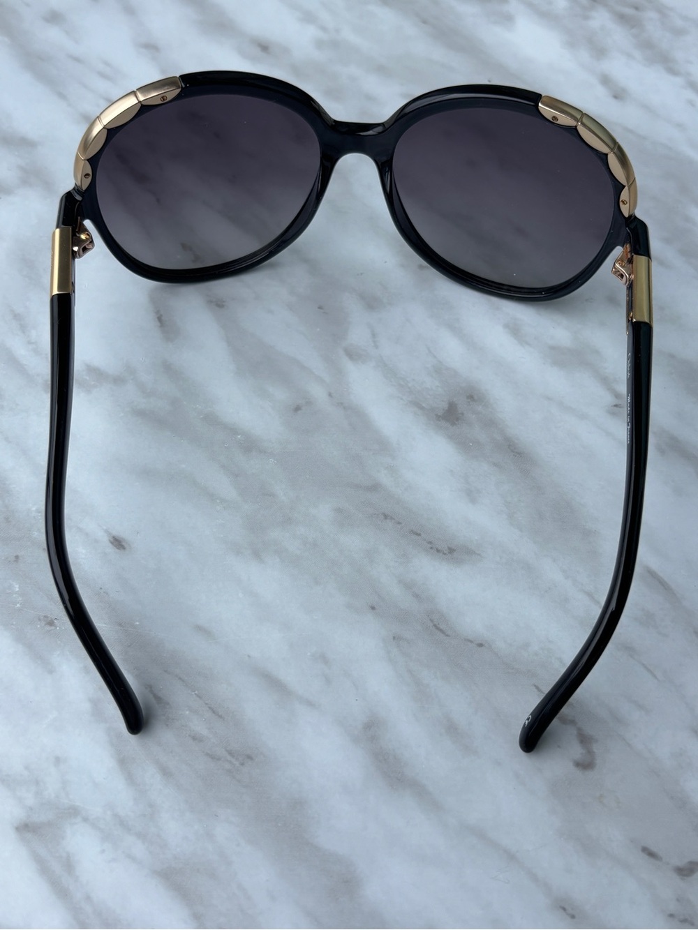 Chloé Erine - Oversized Sunglasses with Gold Accents - Picture 5 of 13